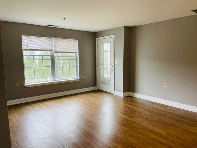 40 Eastern Ave Apt 201, Manchester, NH 03104
