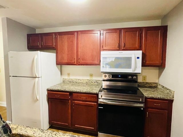 40 Eastern Ave Apt 201, Manchester, NH 03104