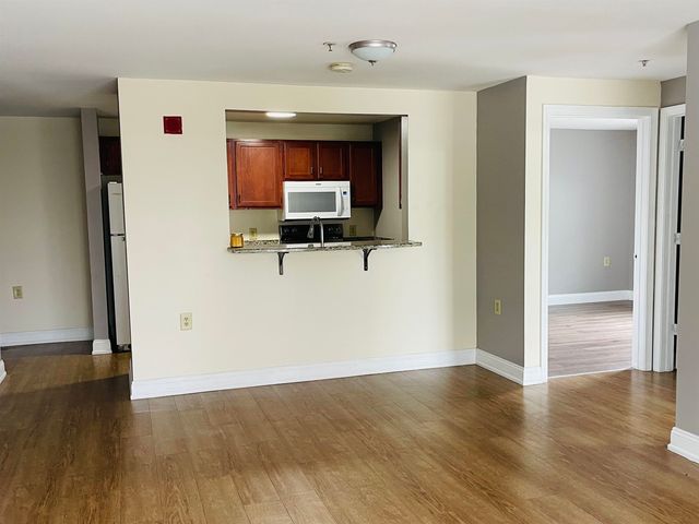 40 Eastern Ave Apt 201, Manchester, NH 03104