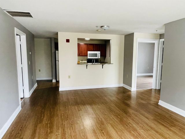 40 Eastern Ave Apt 201, Manchester, NH 03104