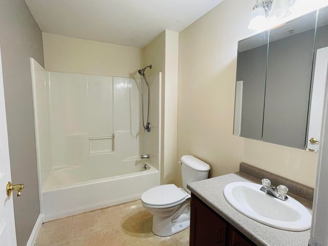 40 Eastern Ave Apt 201, Manchester, NH 03104