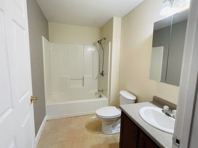 40 Eastern Ave Apt 201, Manchester, NH 03104