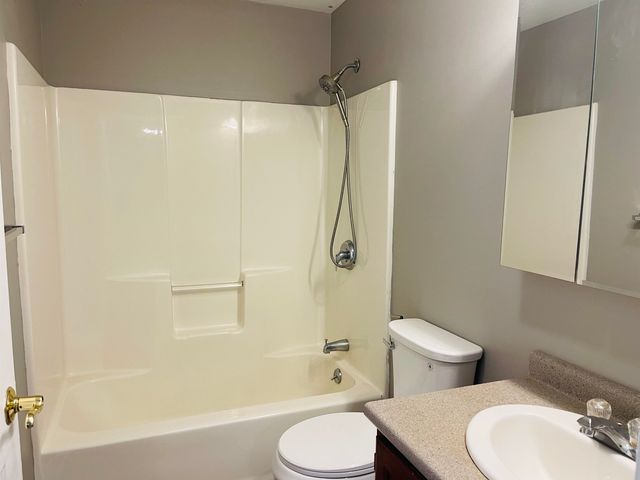 40 Eastern Ave Apt 201, Manchester, NH 03104
