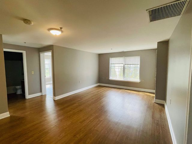 40 Eastern Ave Apt 201, Manchester, NH 03104