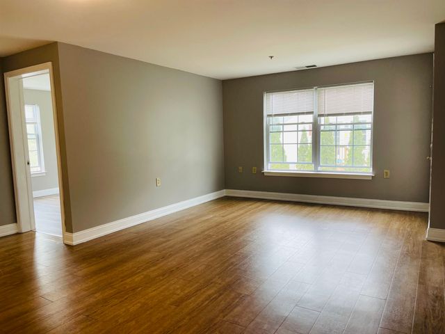 40 Eastern Ave Apt 201, Manchester, NH 03104
