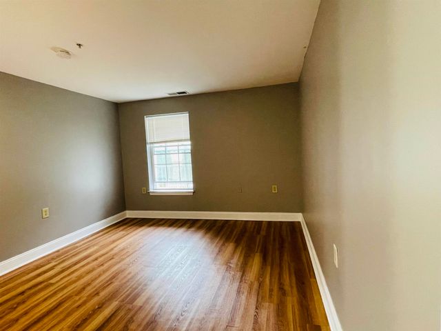 40 Eastern Ave Apt 201, Manchester, NH 03104