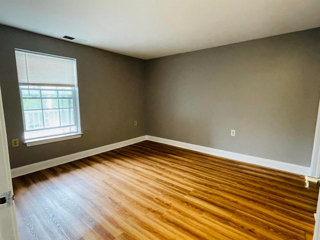 40 Eastern Ave Apt 201, Manchester, NH 03104