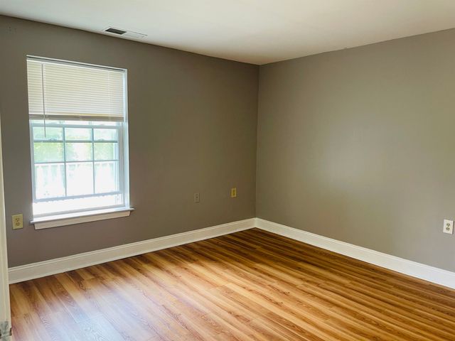 40 Eastern Ave Apt 201, Manchester, NH 03104