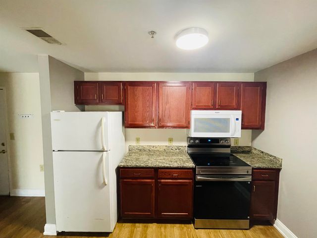 40 Eastern Ave Apt 201, Manchester, NH 03104