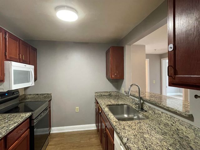 40 Eastern Ave Apt 201, Manchester, NH 03104