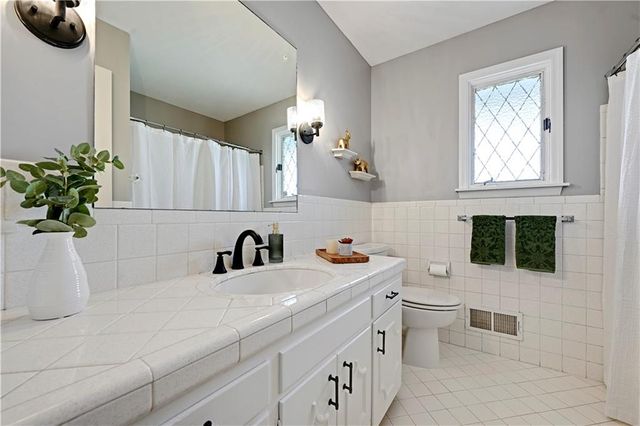 11521 Minor Drive, Kansas City, MO 64114