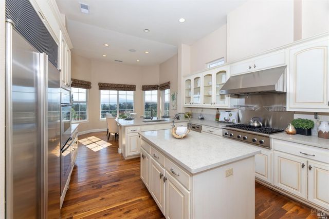 1143 Castle Oaks Dr, Napa, CA 94558