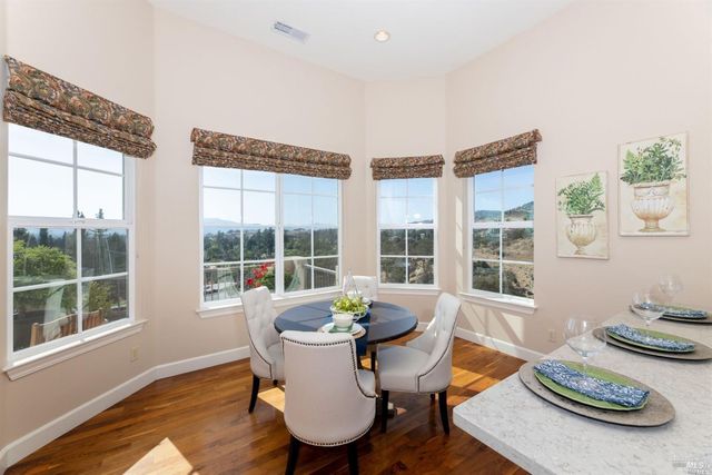 1143 Castle Oaks Dr, Napa, CA 94558