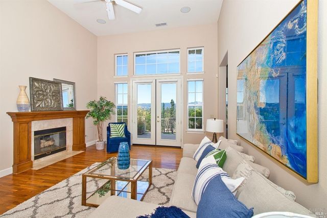 1143 Castle Oaks Dr, Napa, CA 94558