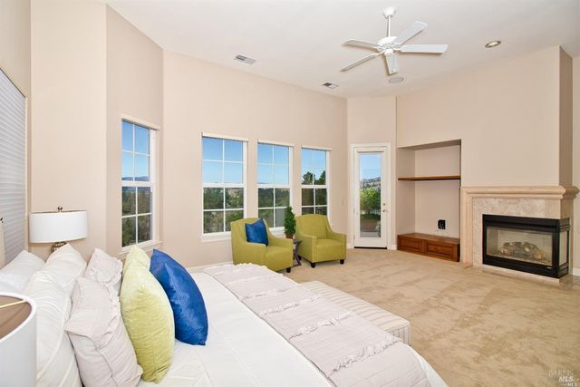 1143 Castle Oaks Dr, Napa, CA 94558