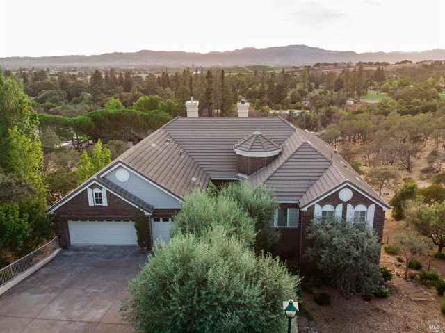 1143 Castle Oaks Dr, Napa, CA 94558