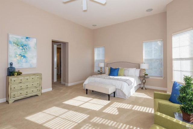 1143 Castle Oaks Dr, Napa, CA 94558