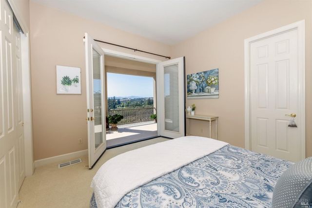 1143 Castle Oaks Dr, Napa, CA 94558