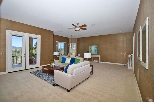 1143 Castle Oaks Dr, Napa, CA 94558