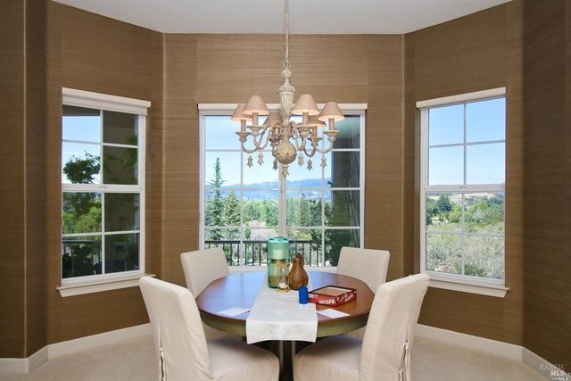 1143 Castle Oaks Dr, Napa, CA 94558