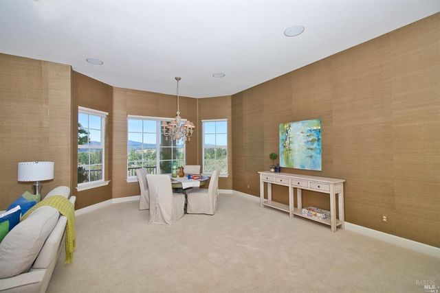 1143 Castle Oaks Dr, Napa, CA 94558