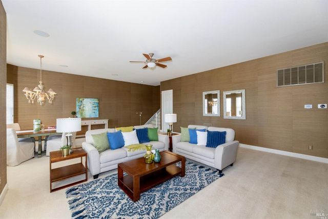 1143 Castle Oaks Dr, Napa, CA 94558