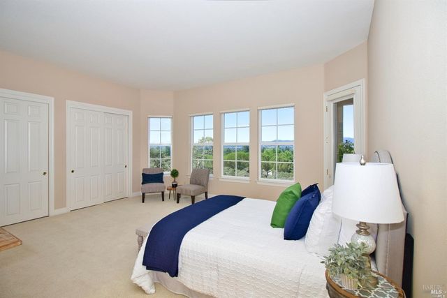 1143 Castle Oaks Dr, Napa, CA 94558