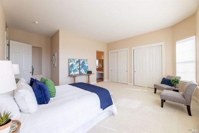 1143 Castle Oaks Dr, Napa, CA 94558