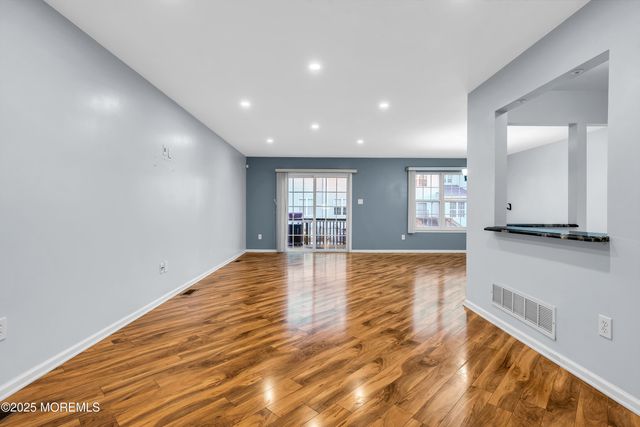 18 Bridgepointe Drive 207, South Amboy, NJ 08879