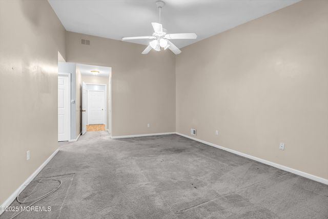 18 Bridgepointe Drive 207, South Amboy, NJ 08879