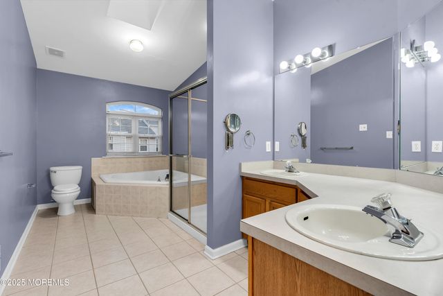 18 Bridgepointe Drive 207, South Amboy, NJ 08879