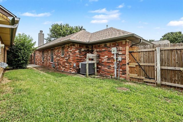 2113 S Robinson Avenue, Moore, OK 73170