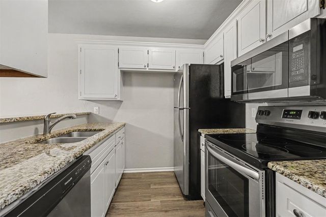 2113 S Robinson Avenue, Moore, OK 73170