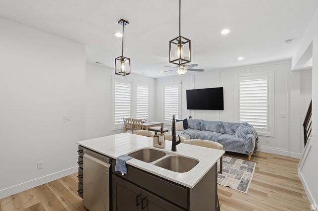 11728 S DAY STONE DR, South Jordan, UT 84009