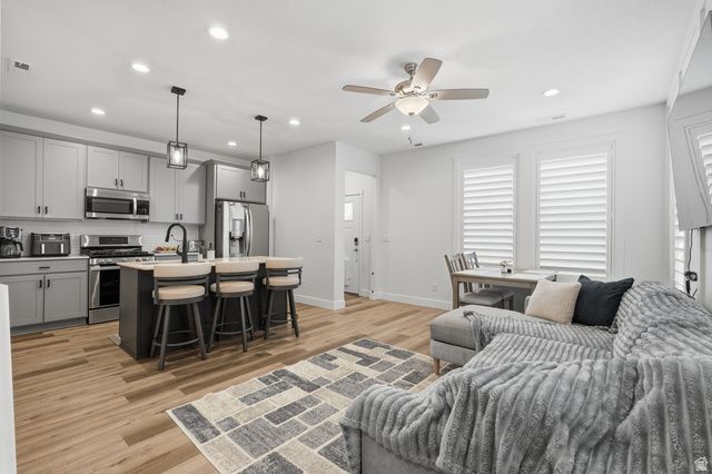 11728 S DAY STONE DR, South Jordan, UT 84009