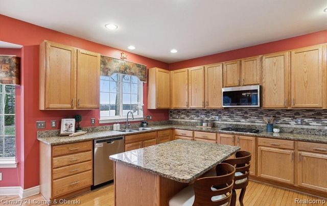 49288 Peninsular Drive, Van Buren Charter Township, MI 48111