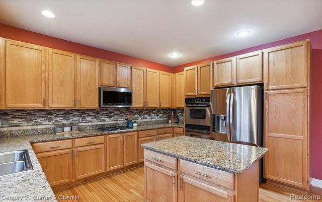 49288 Peninsular Drive, Van Buren Charter Township, MI 48111