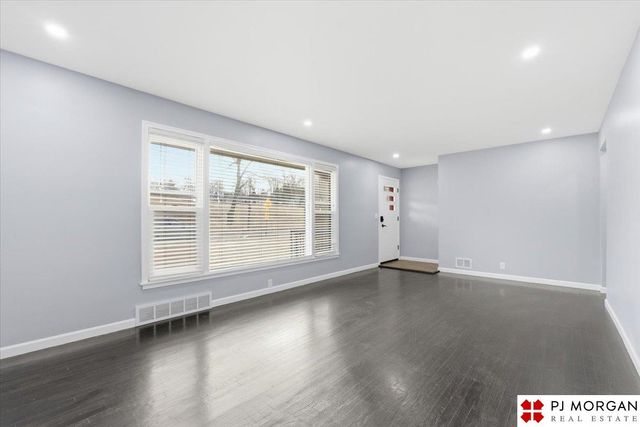 1416 N 56 Street, Omaha, NE 68132