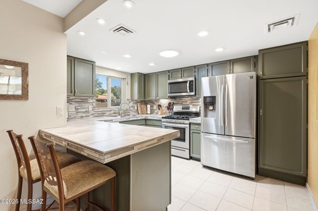1349 N Paseo De Golf, Green Valley, AZ 85614