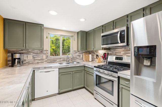 1349 N Paseo De Golf, Green Valley, AZ 85614