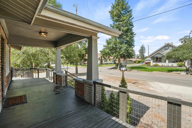 8702 E Valleyway Ave, Spokane, WA 99212