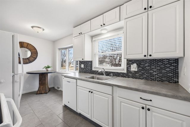 2765 16th Avenue, Marion, IA 52302