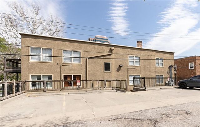 4526 Roanoke Parkway A, Kansas City, MO 64111