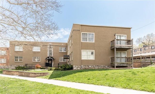4526 Roanoke Parkway A, Kansas City, MO 64111