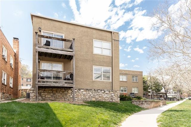 4526 Roanoke Parkway A, Kansas City, MO 64111