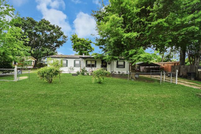 204 Edith Street, Highlands, TX 77562