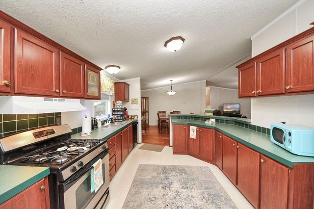 204 Edith Street, Highlands, TX 77562