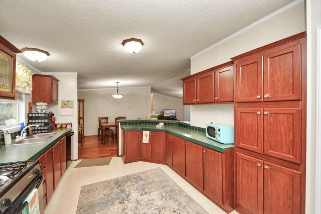 204 Edith Street, Highlands, TX 77562