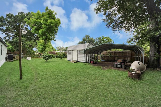 204 Edith Street, Highlands, TX 77562