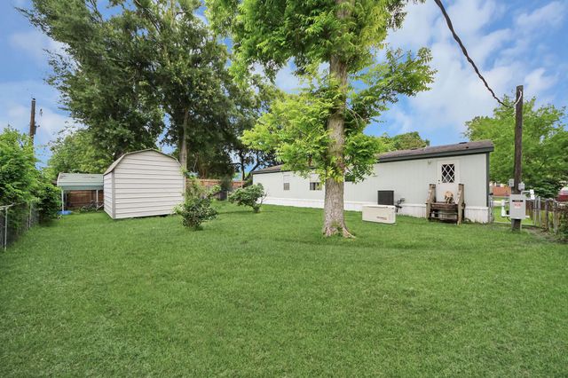 204 Edith Street, Highlands, TX 77562